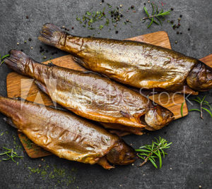 Lachsforelle-fisch-heiß-geräuchert